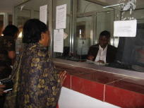 photo of a client of MuCoBa at the counter